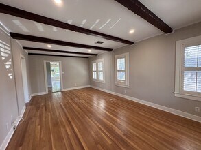 930 N Fairview St in Burbank, CA - Building Photo - Building Photo