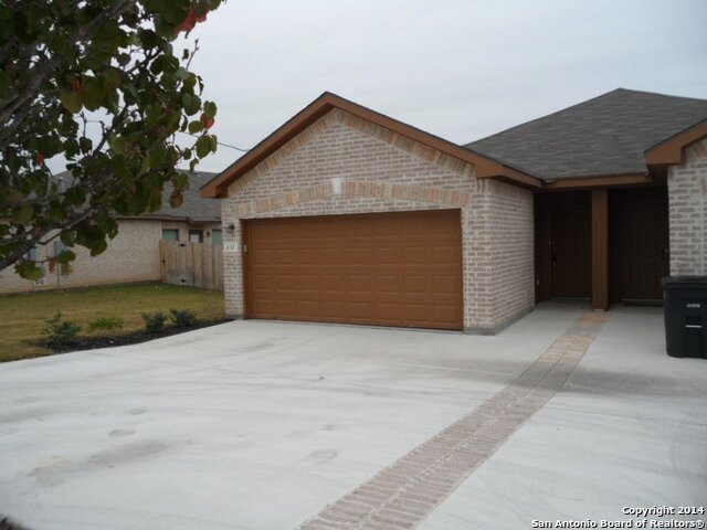 210 Stone Gate Dr in New Braunfels, TX - Building Photo - Building Photo