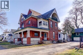 111 Erie Ave in Brantford, ON - Building Photo - Building Photo