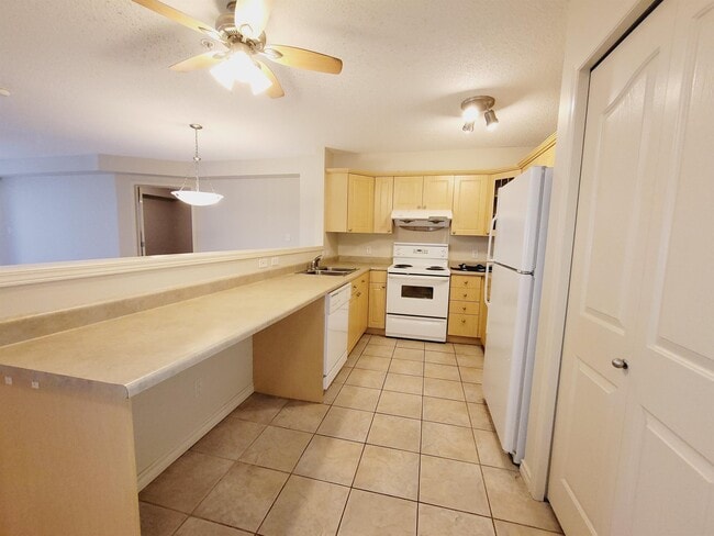 10311-10111 111 St NW in Edmonton, AB - Building Photo - Building Photo