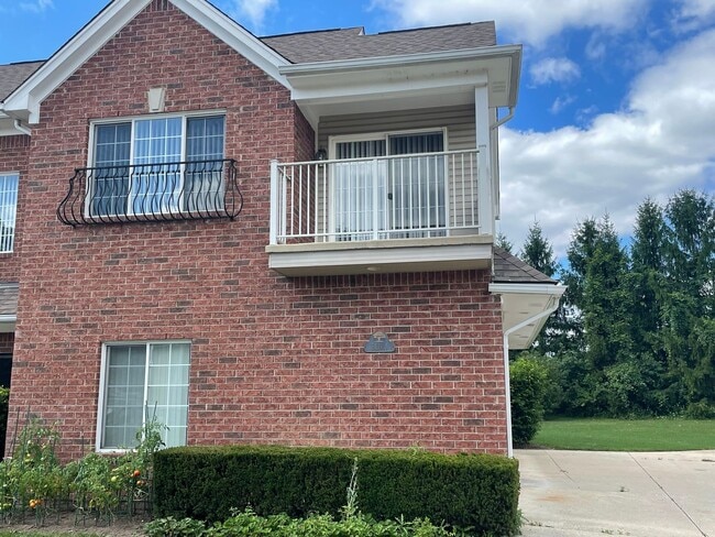 property at 8221 N Annsbury Cir