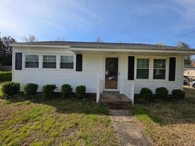 2523 Lofurno Rd in Chesapeake, VA - Building Photo