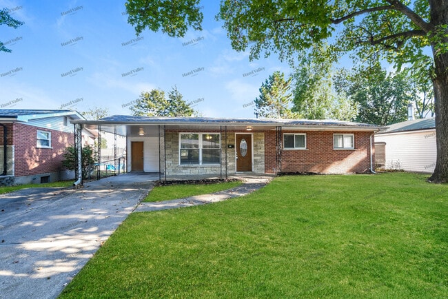 390 Paul Ave