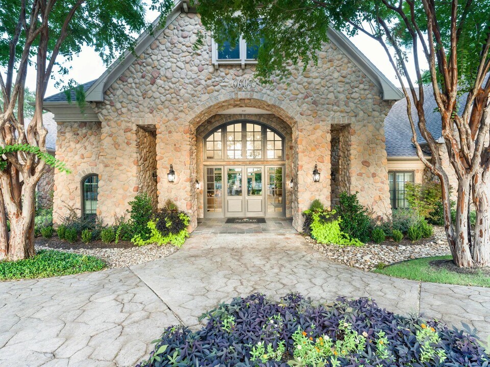 Alister Sunset Valley in Austin, TX - Building Photo
