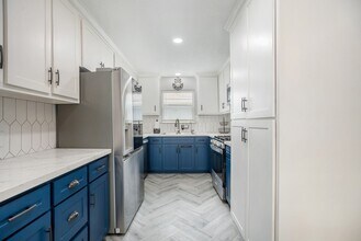 5720 Fraser Ave in Galveston, TX - Building Photo - Building Photo