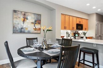 1436 Clearview Way in San Marcos, CA - Foto de edificio - Building Photo