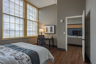 The Longfellow Senior Housing (62+) in Cleveland, OH - Foto de edificio - Interior Photo