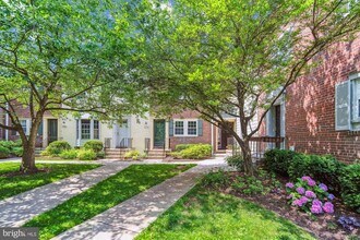 4934 Bradley Blvd in Chevy Chase, MD - Building Photo - Building Photo
