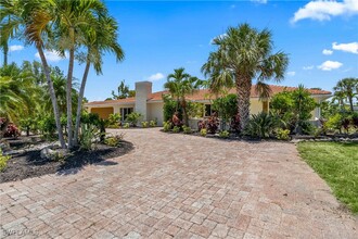 9421 Moonlight Dr in Sanibel, FL - Building Photo - Building Photo