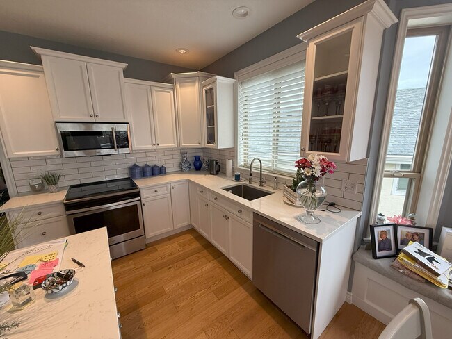 5354 Catalina Dr in Nanaimo, BC - Building Photo - Building Photo