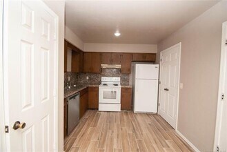 312 N Wilson Ave in Sand Springs, OK - Building Photo - Building Photo