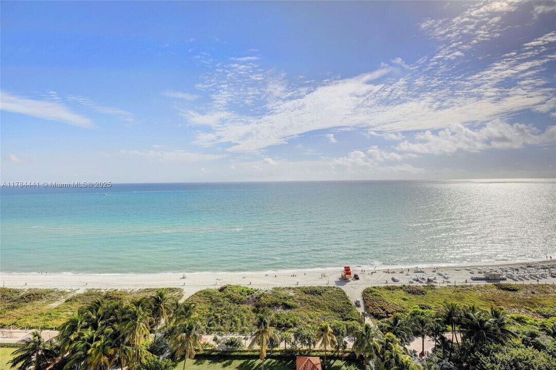 2401 Collins Ave, Unit 601 in Miami Beach, FL - Building Photo