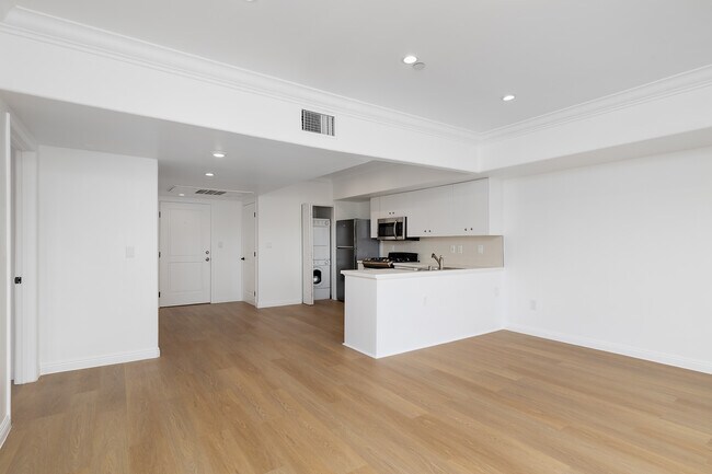 930 S Robertson Blvd in Los Angeles, CA - Foto de edificio - Interior Photo