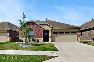 2528 Eden Crk Dr, Unit 2R in Fort Worth, TX - Building Photo