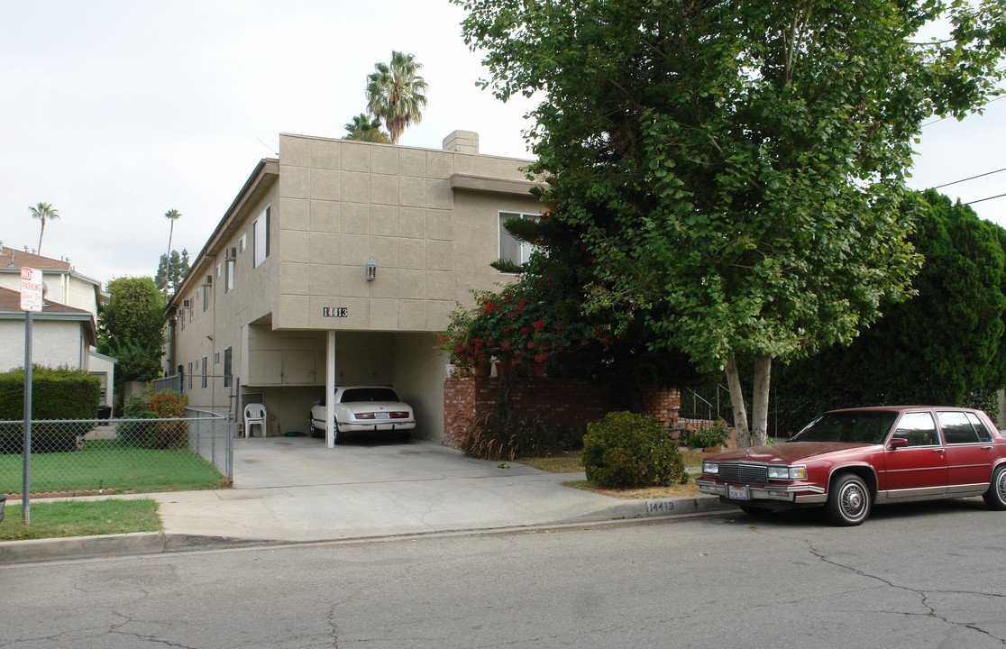 14413 Weddington St in Los Angeles, CA - Building Photo