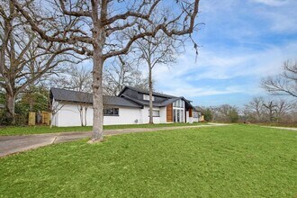 224 Lee Ln in Bellville, TX - Building Photo - Building Photo