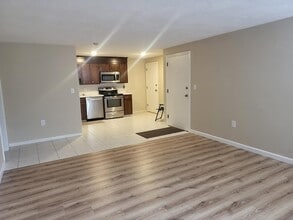 1 Hallmark Gdns in Burlington, MA - Foto de edificio - Building Photo