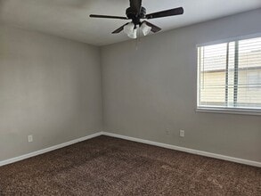 937 Iris St in Wasco, CA - Building Photo - Building Photo