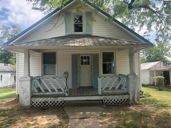 property at 1104 Perry Ave