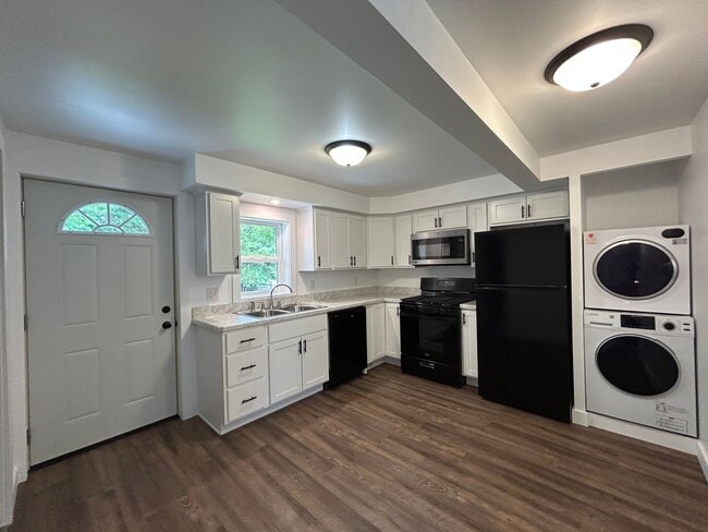 property at 307 N Sycamore St