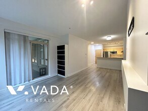 801 Klahanie Dr in Port Moody, BC - Building Photo - Building Photo