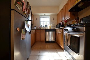 132 Lake Shore Rd, Unit 2 in Boston, MA - Building Photo