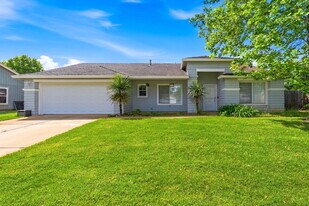 1944 Alexis Ct in Redding, CA - Building Photo