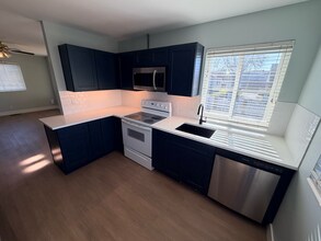 56 Cottage Ave in Sandy, UT - Building Photo - Building Photo