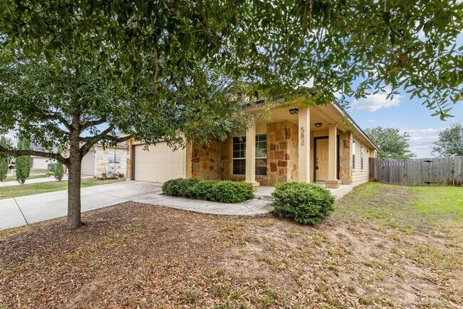 582 Briggs Dr in New Braunfels, TX - Building Photo - Building Photo