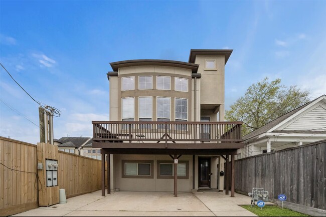 property at 2512 Leeland St