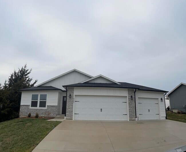 4405 SE Oak Bend Dr Rentals in Topeka, KS