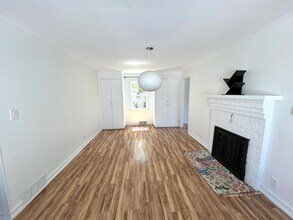 4110 Beach Dr SW in Seattle, WA - Building Photo - Building Photo