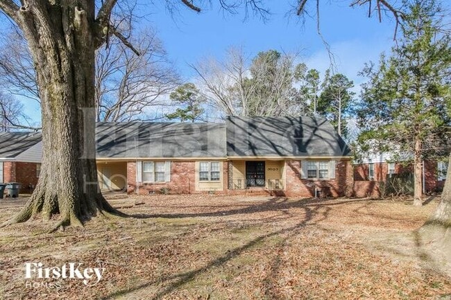 property at 3003 E Glengarry Rd