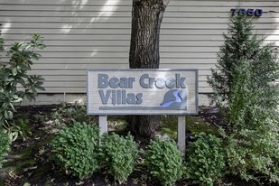 Bear Creek Villas Apartments in Redmond, WA - Foto de edificio - Building Photo