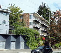 Magnolia Apartments in Seattle, WA - Building Photo - Building Photo