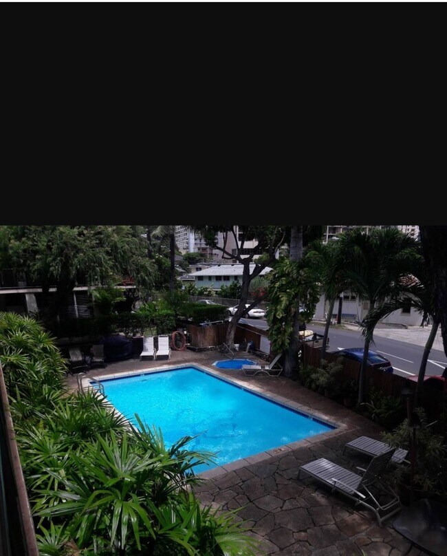 1190 Wilder Ave, Unit 212 in Honolulu, HI - Building Photo - Building Photo