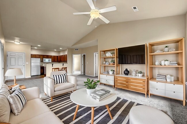 Pointe 28 in Ankeny, IA - Foto de edificio - Building Photo