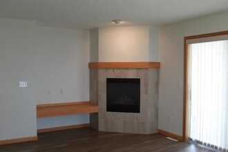 1705 2nd St in Coralville, IA - Foto de edificio - Building Photo