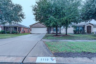 1110 Honeysuckle Vine Dr in Rosenberg, TX - Foto de edificio - Building Photo