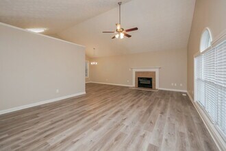 50 Harvard Dr in Covington, GA - Foto de edificio - Building Photo