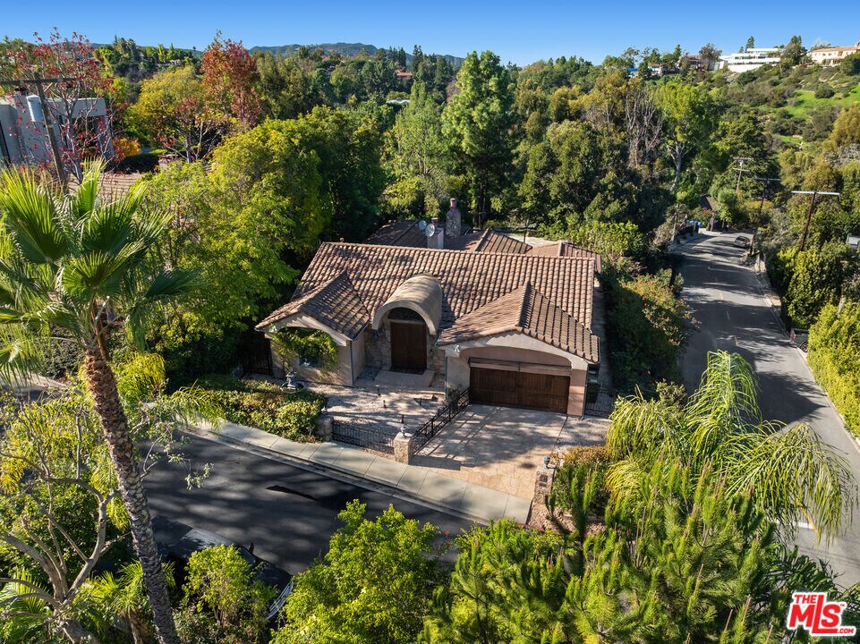 15401 Brownwood Pl in Los Angeles, CA - Building Photo