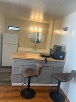 21001 Plummer St in Chatsworth, CA - Building Photo