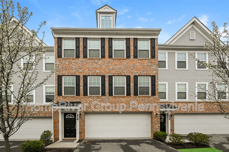 216 Faulk Dr in Warrendale, PA - Building Photo