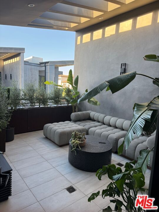 property at 1144 N Detroit St