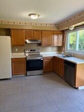 1887 Fleetwood Dr in Troy, MI - Building Photo - Building Photo