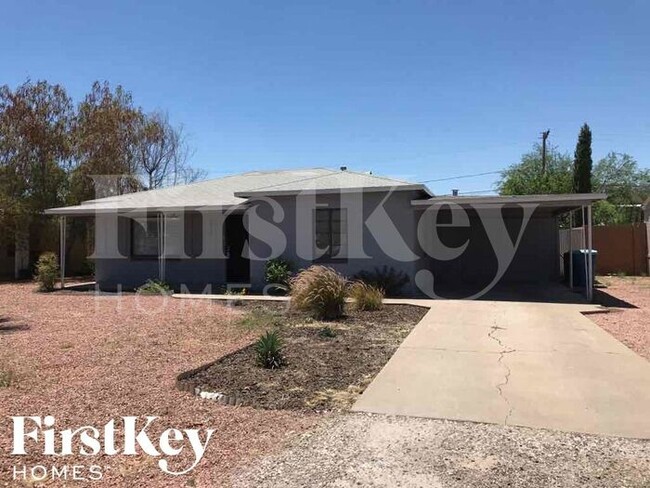 property at 2417 E Earll Dr