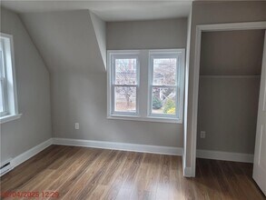 127 S Church St-Unit -2 in Nazareth, PA - Foto de edificio - Building Photo