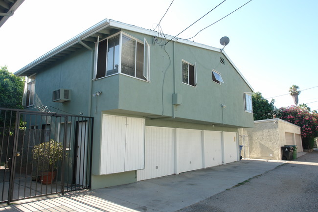 4525 Hazeltine Ave in Sherman Oaks, CA - Building Photo - Building Photo