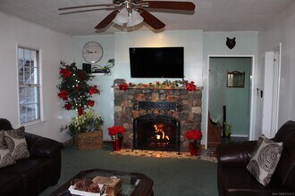 23984 Skyland Dr in Crestline, CA - Building Photo - Building Photo