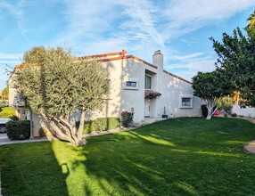 45390 Driftwood Dr in Palm Desert, CA - Foto de edificio - Building Photo